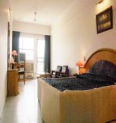 Inderlok Hotel Dehradún Kültér fotó